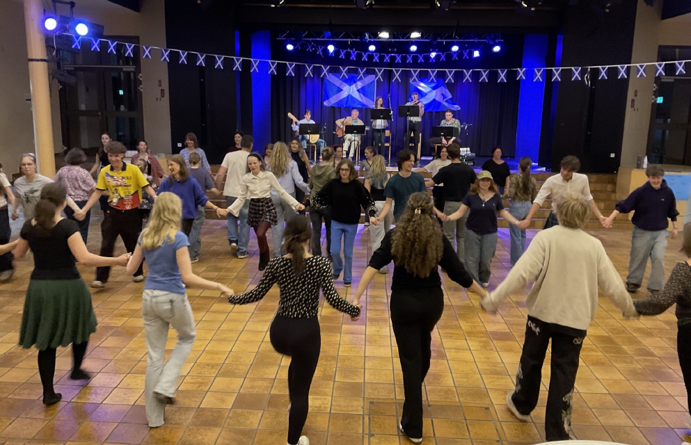 Ceilidh: Tanzszene