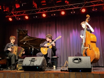 �34u� begeistert bei Konzert in der Aula
